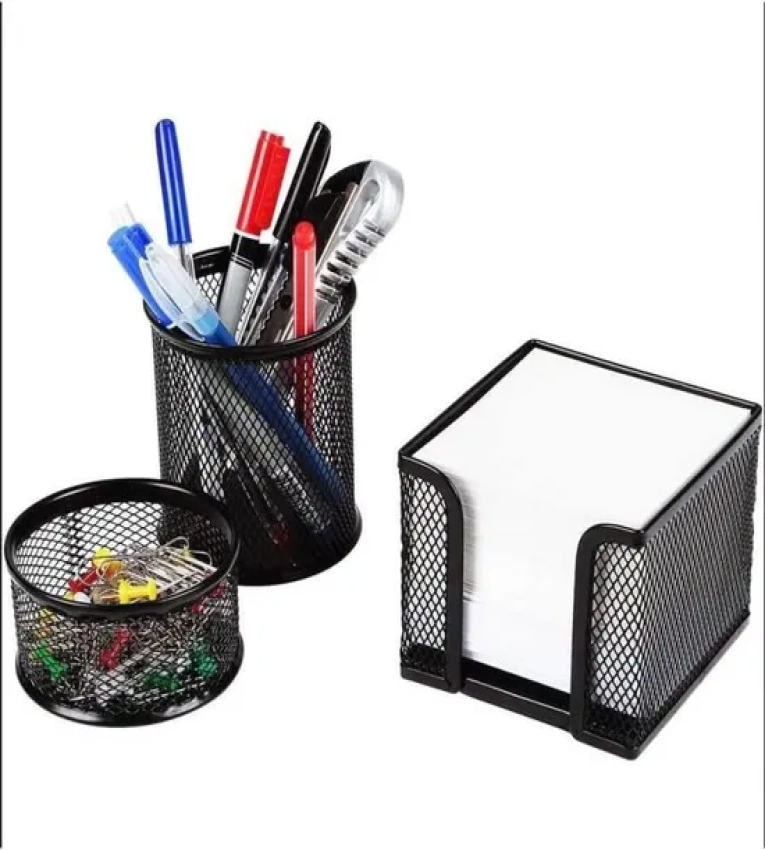 Ensemble de bureau métallique 3 pièces : un rangement élégant et pratique pour un espace de travail bien organisé.