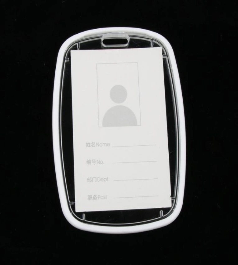 Badge d’identification transparent 85x54mm, idéal pour conférences, entreprises et événements. Robuste et réutilisable.