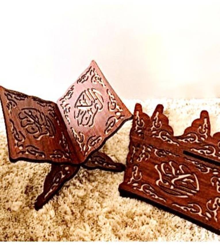 Porte coran en bois sculpté Marron